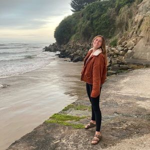 Meet your Posher, Lindz